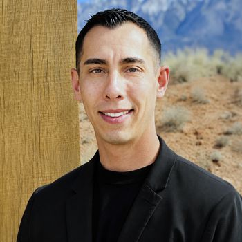 Portrait of Derick Romero, Associate Broker